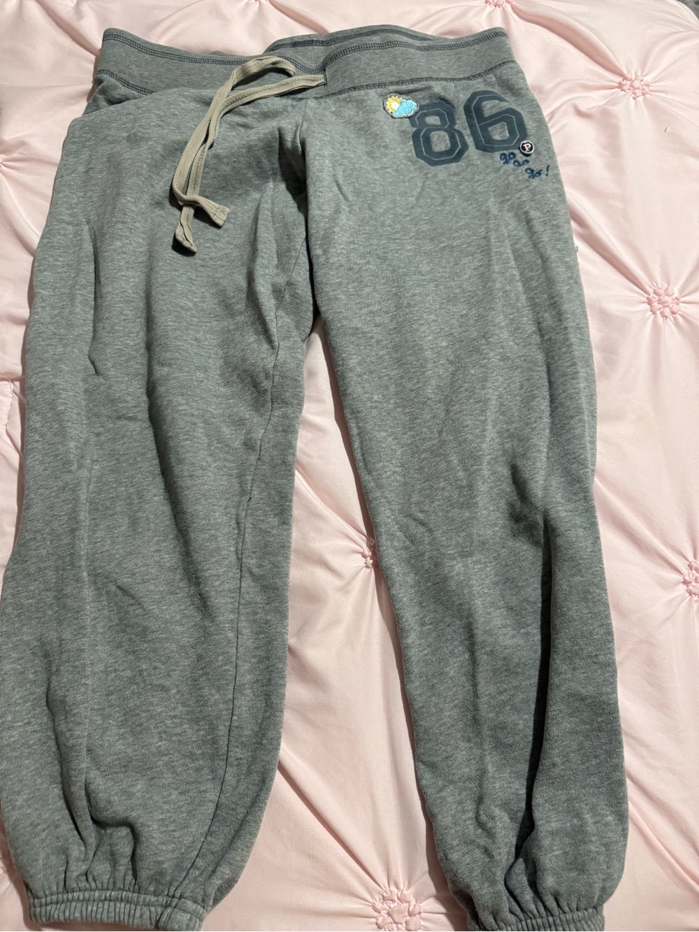 PINK Victoria's Secret Gray Sweat Capris with 86 Graphic